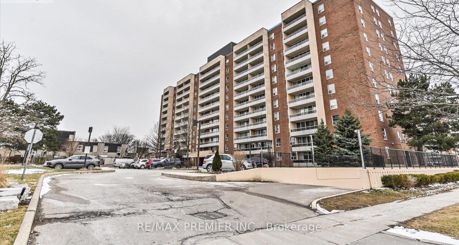 604 - 25 Four Winds Drive, Toronto – photo 1